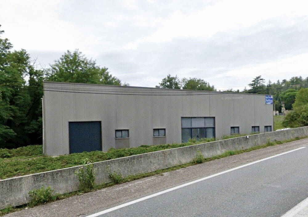 LOCAL COMMERCIAL 420 m2 proche Regourd