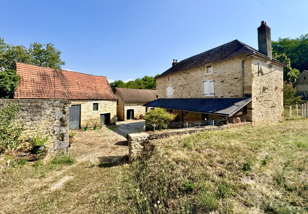 EXCLUSIVITE - A deux pas de la Dordogne, rare ensemble immobilier typique du Périgord