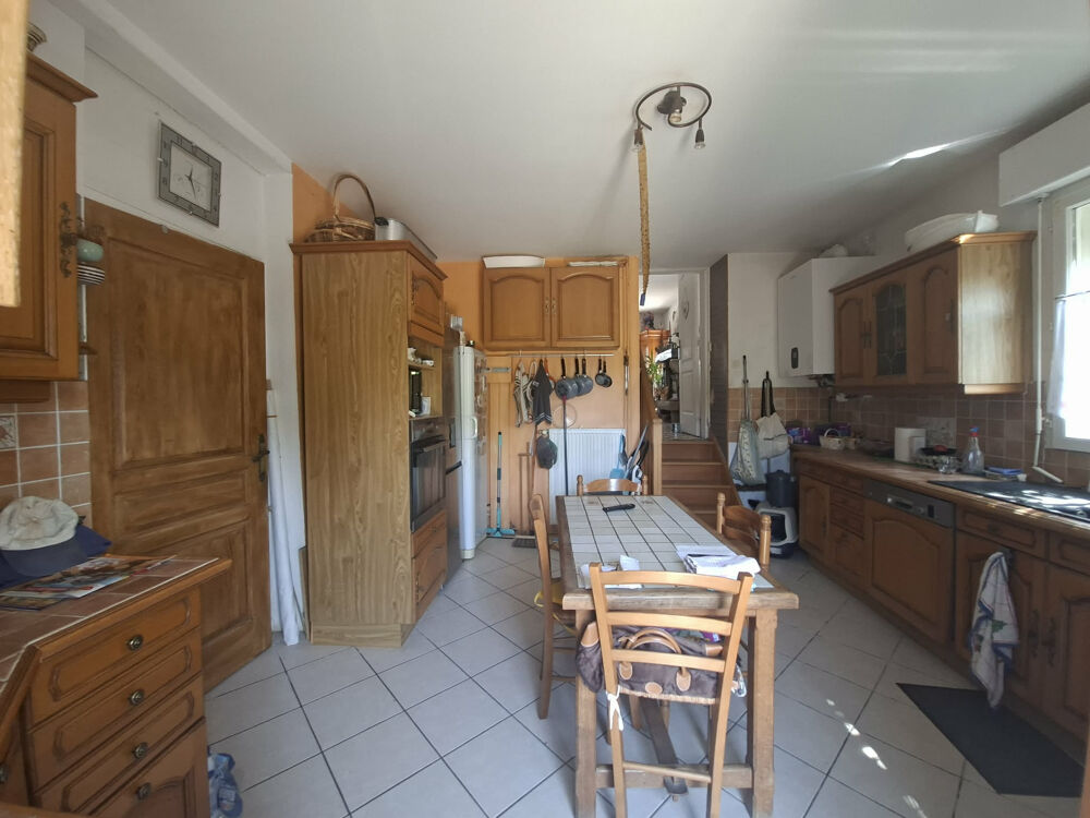 Maison individuelle en pierre, 136 m2, 4 chambres, terrain arboré clos de 1364 m2 Evriguet