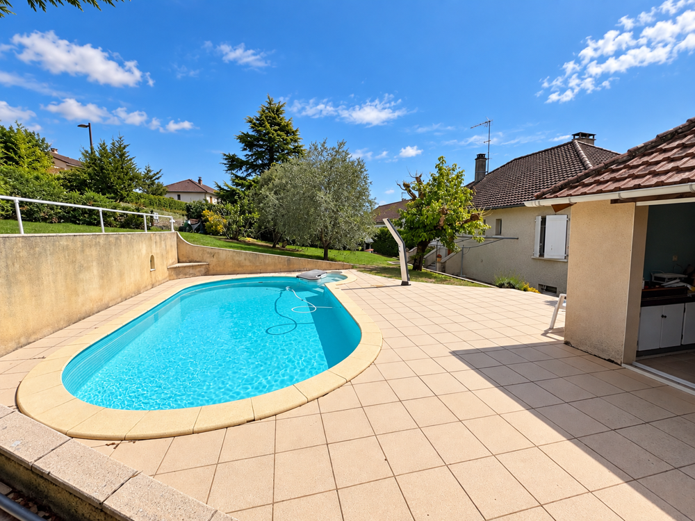 MAISON AVEC PISCINE ET JARDIN ARBORE QUARTIER CALME ET JOLIE VUE