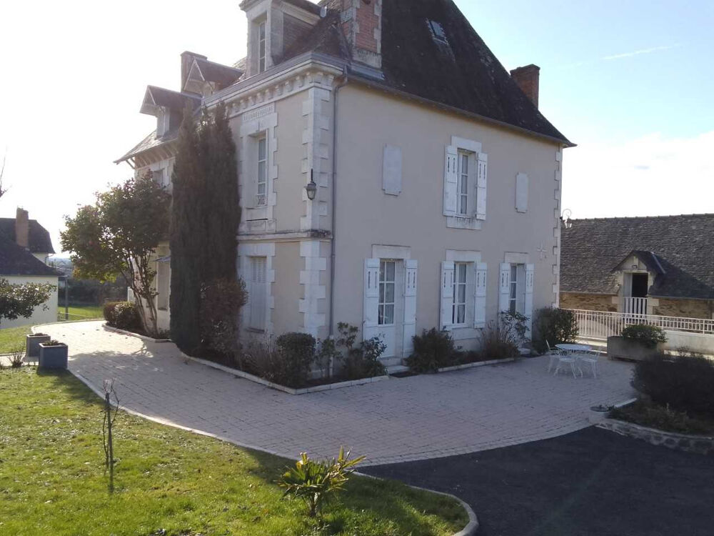 MAISON EN PIERRES BLANCHES 8 Pièces