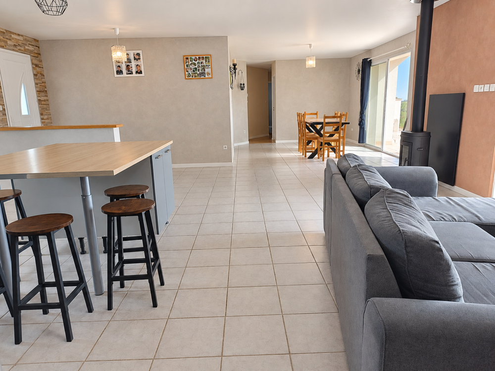 Vente Maison MAISON DE PLAIN-PIED   4 CHAMBRES   TERRAIN DE 12 679 M2   GARAGE ET DÉPENDANCES Rampieux