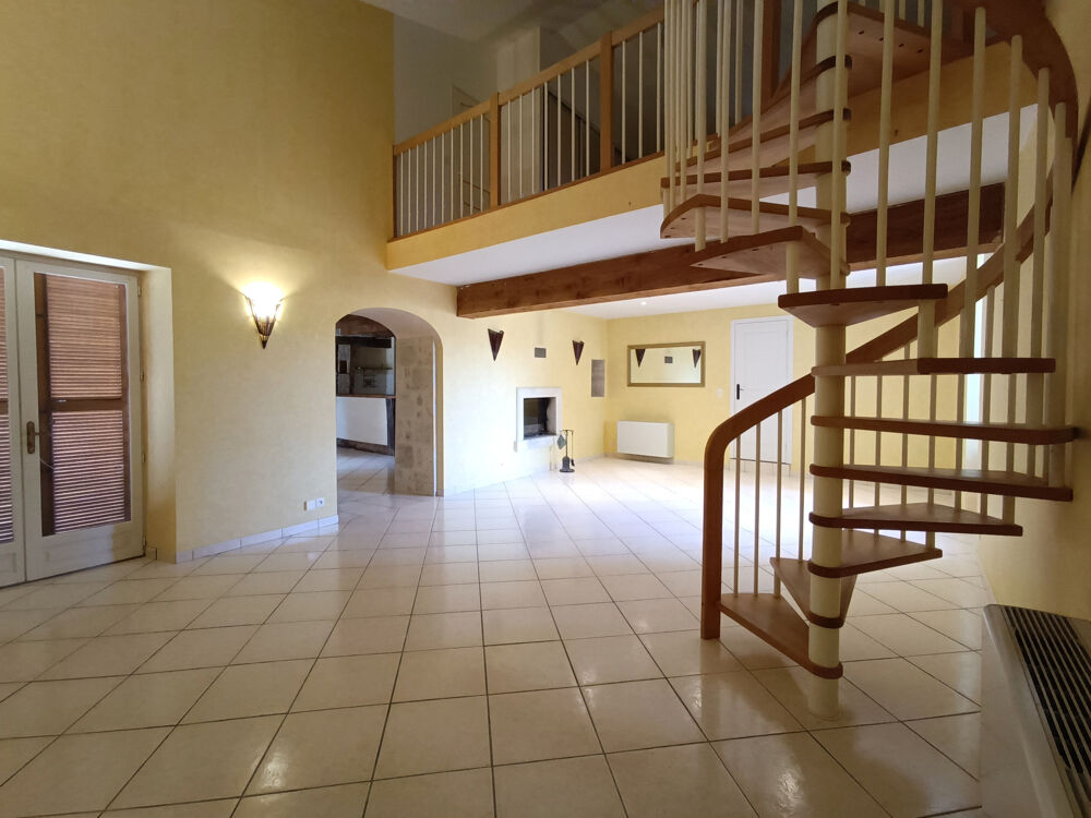 Vente Maison Maison de caractère  d'environ 169 m2 avec piscine Montaut