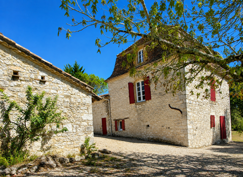   Maison T5 avec piscine, 4 chambres - étang - dépendances et plus de 2,14 hectares de terrain - Un cadre de vie Maison - 5 pièce(s) - 200 m²