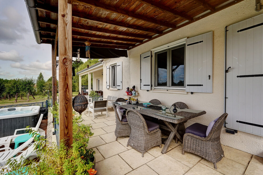Vente Maison Pavillon avec piscine et dépendance La chapelle thireuil