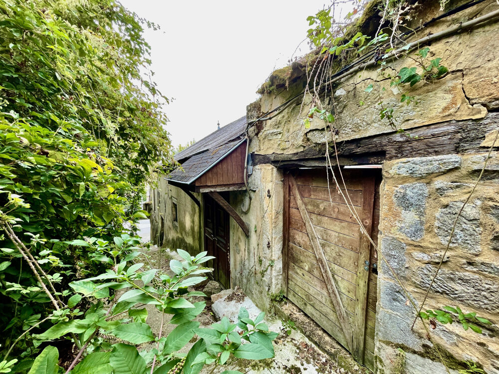 Magnifique immeuble de plus de 600m2 sur trois niveaux au coeur de GOURDON
