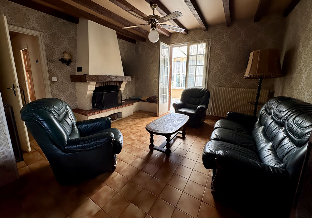 Charmante maison de 84 m2 3 chambres, deux garages parc clos 1104m2