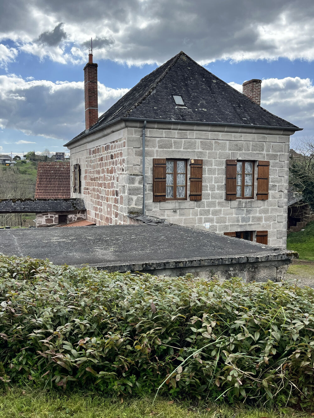vends maison bourgeoise +vieille maison terrain 1730m2