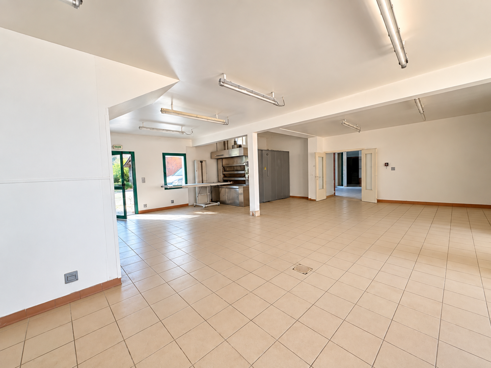 ENSEMBLE IMMOBILIER-ANCIENNE BOULANGERIE + APPARTEMENT 5 CHAMBRES