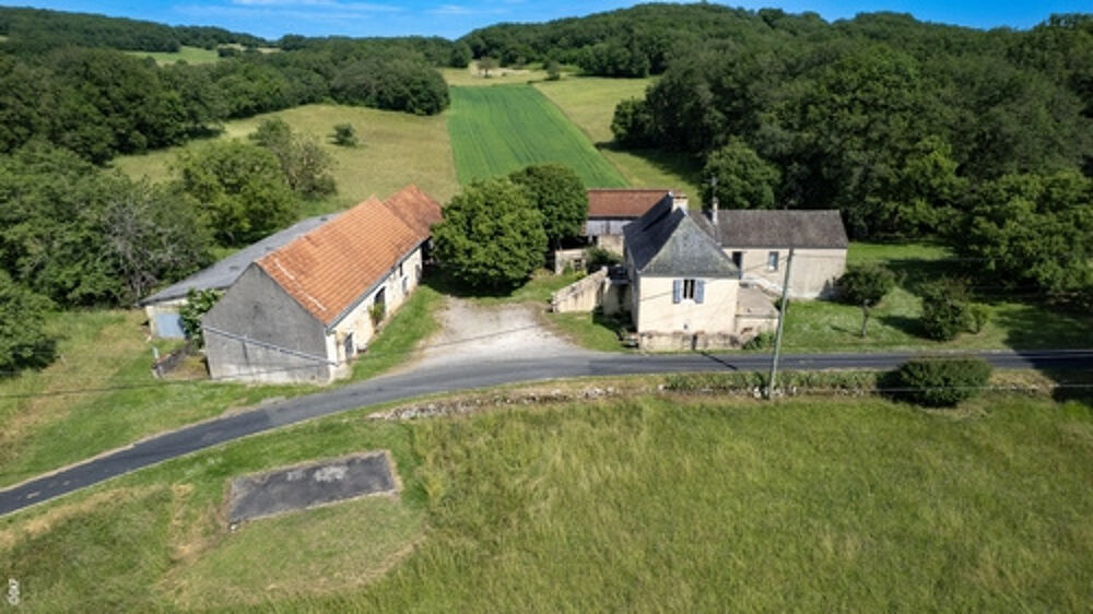 ENSEMBLE IMMOBILIER MAISON D HABITATION EN PIERRES, GRANGES, HANGARS, ETABLES, FOUR A PAIN....sur 3ha748