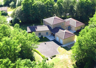  Maison � vendre 15 + pi�ces 260 m�