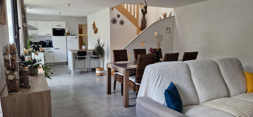 COUP DE COEUR A TREMEOC - LONGERE 150M2 - 2 HABITATIONS SUR 5200 M2 - SANS TRAVAUX