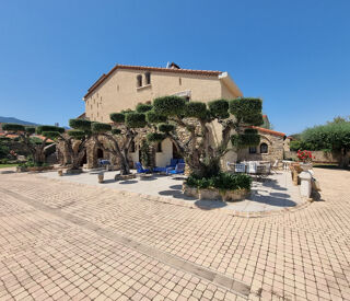  Propriété/château à vendre 8 pièces 270 m²
