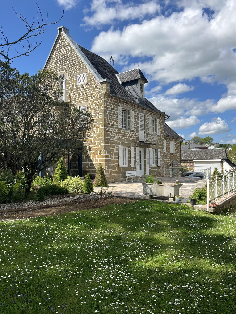 Maison de caractère en pierre - 10 pièces -310m2 - Terrain 5000 m2