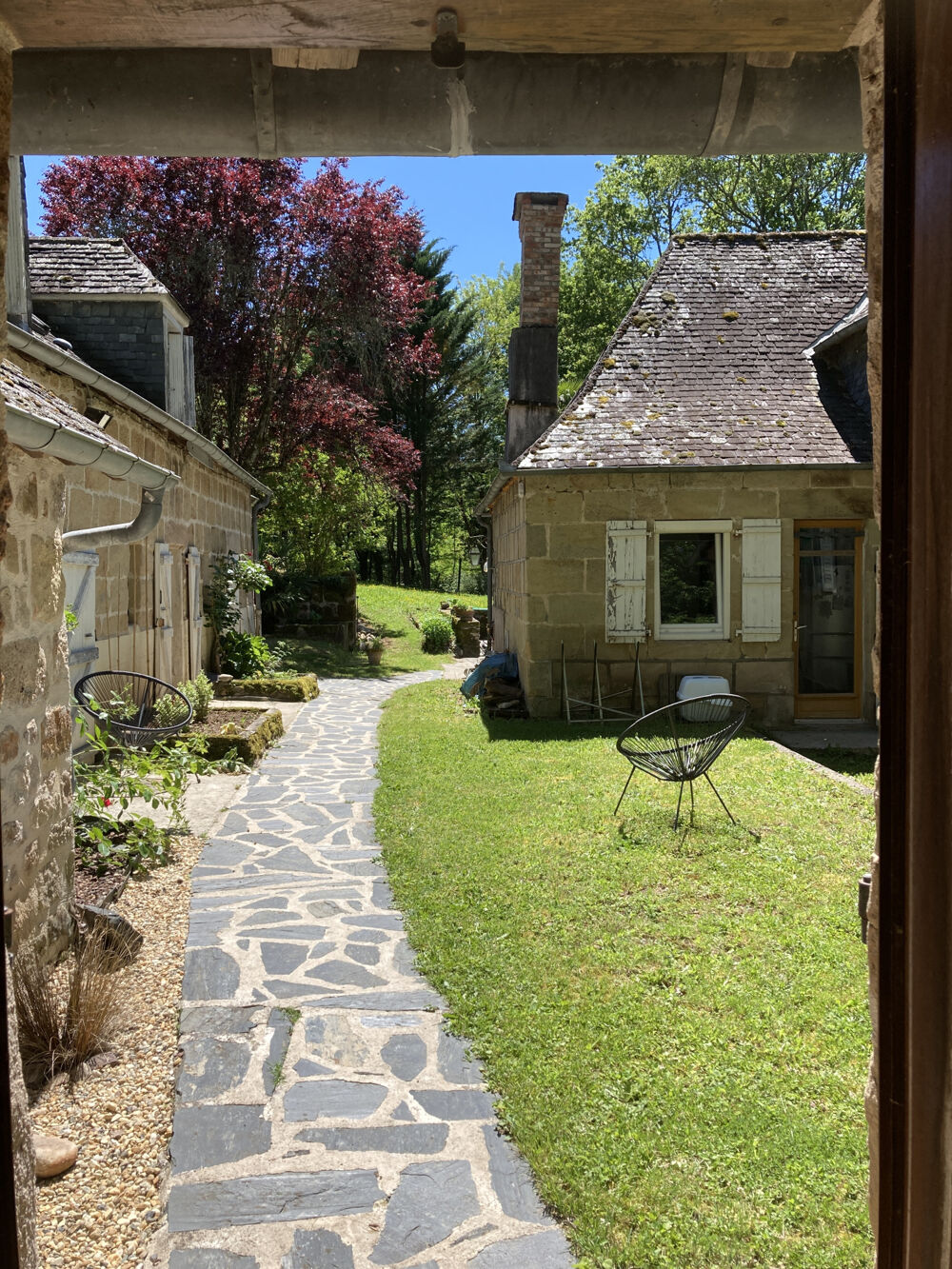 Maison en pierre de 190 m2 et dépendances