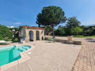  Propriété/château à vendre 8 pièces 270 m²