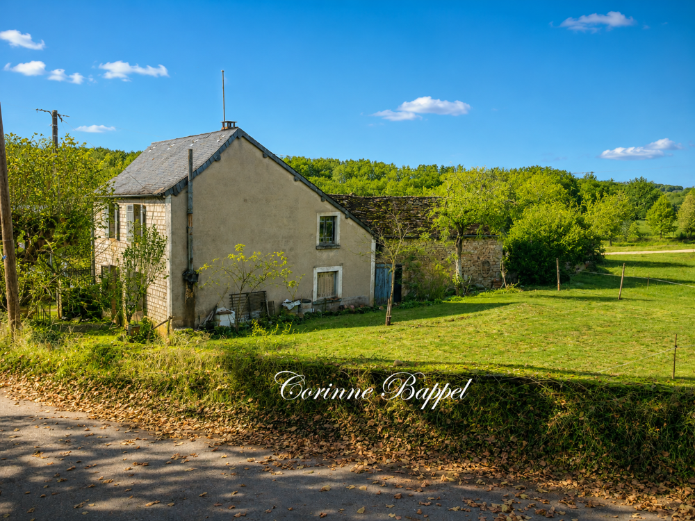 Petite maison à fort potentiel.