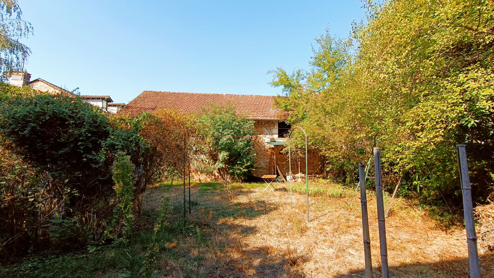 Deux maisons (une louée) et dépendances.