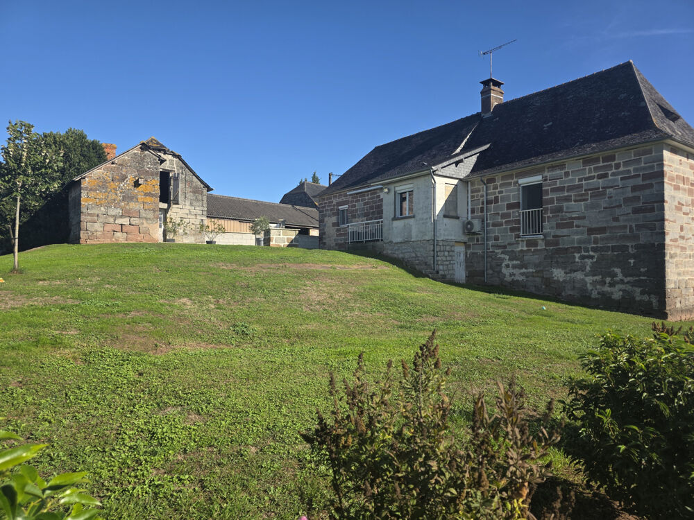 Corps de ferme isolé avec 55 hectares attenants et habitations rénovée