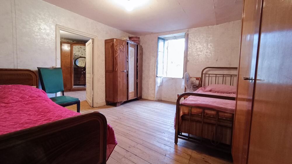 Petite maison à fort potentiel.