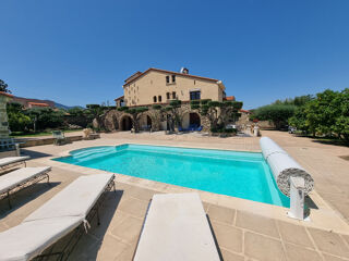  Propriété/château à vendre 8 pièces 270 m²