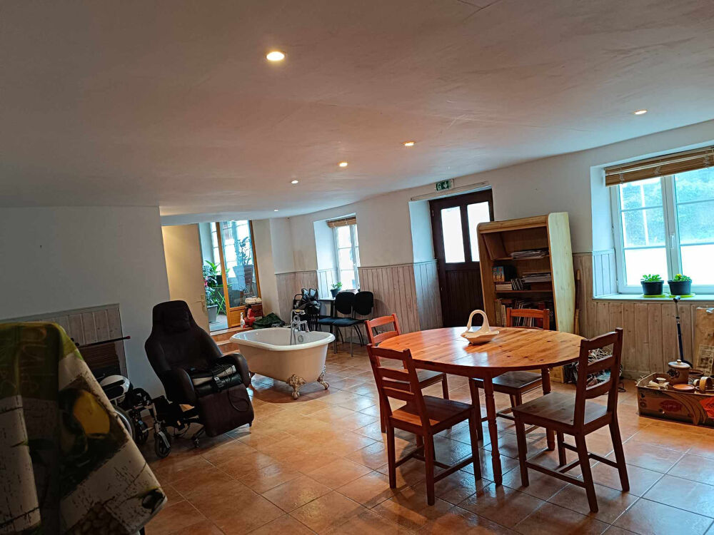 Grande maison , grand volume 323 m2 sur terrain de 3200 m2