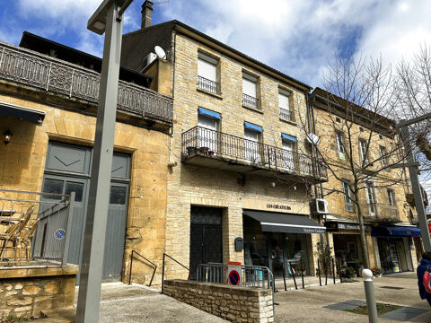   Unique au coeur de Gourdon - Vaste maison de ville avec magasin sur rue passante Maison - 11 pi�ce(s) - 295 m�