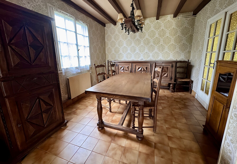Charmante maison de 84 m2 3 chambres, deux garages parc clos 1104m2