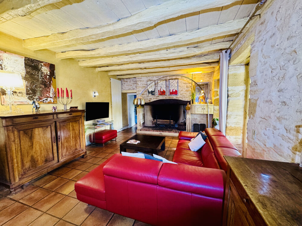 DEMEURE DE CARACTERE DOMINANT SARLAT avec dépendances et piscine