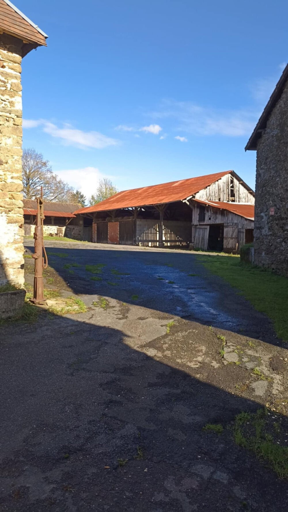 FERME 10 HECTARES AVEC MAISON ET DEPENDANCES POUR PROJET AGRICOLE EQUESTRE PENSION CHEVAUX OU ARTISAN