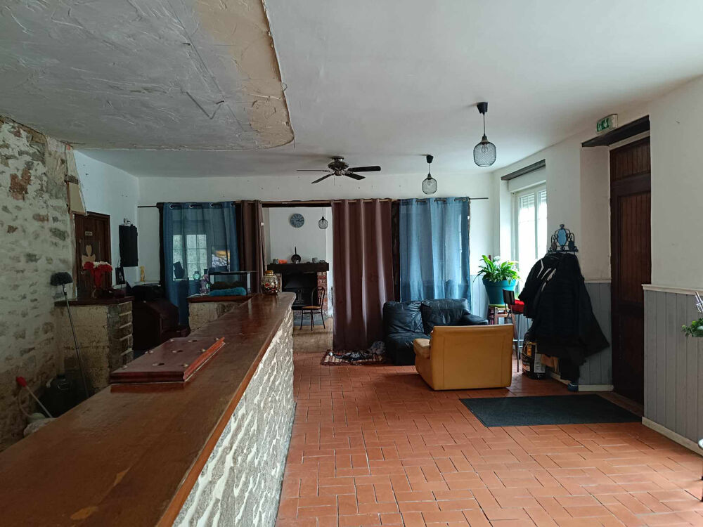 Grande maison , grand volume 323 m2 sur terrain de 3200 m2