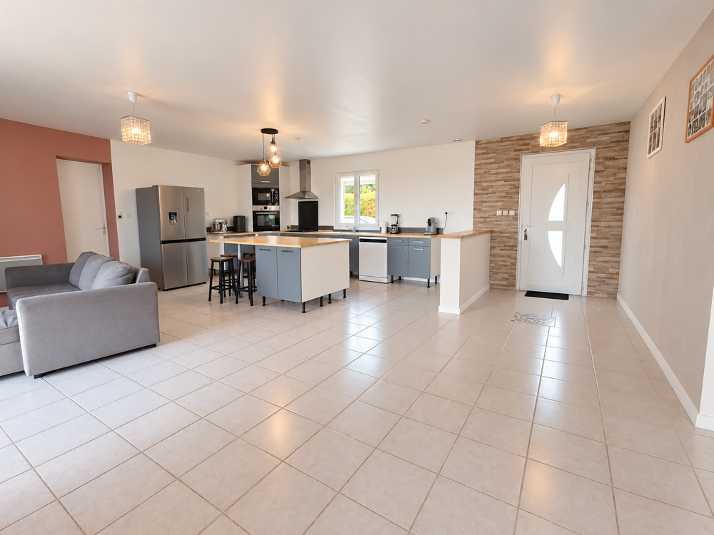 Vente Maison MAISON DE PLAIN-PIED   4 CHAMBRES   TERRAIN DE 12 679 M2   GARAGE ET DÉPENDANCES Rampieux