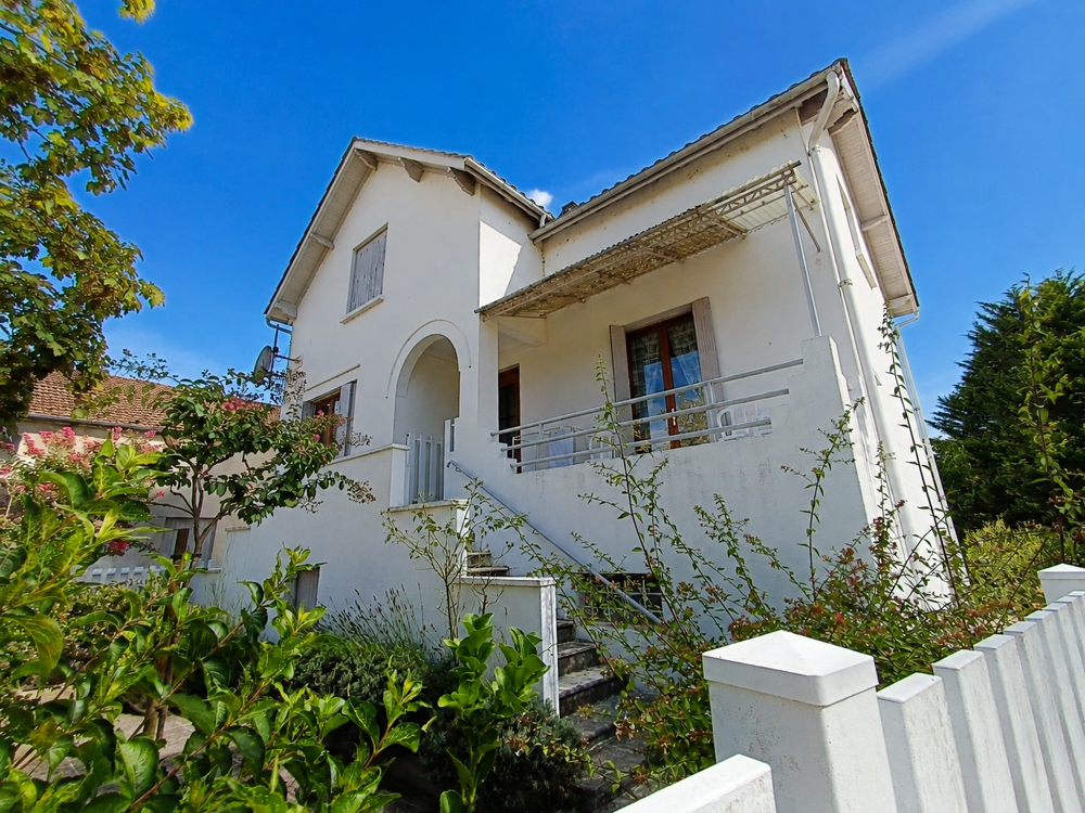 Vente Maison MAISON T6 D'ENVIRON 143 M2   4 CHAMBRES   BUREAU   GRAND GARAGE   JARDIN ET DÉPENDANCES - VILLERÉAL Villereal