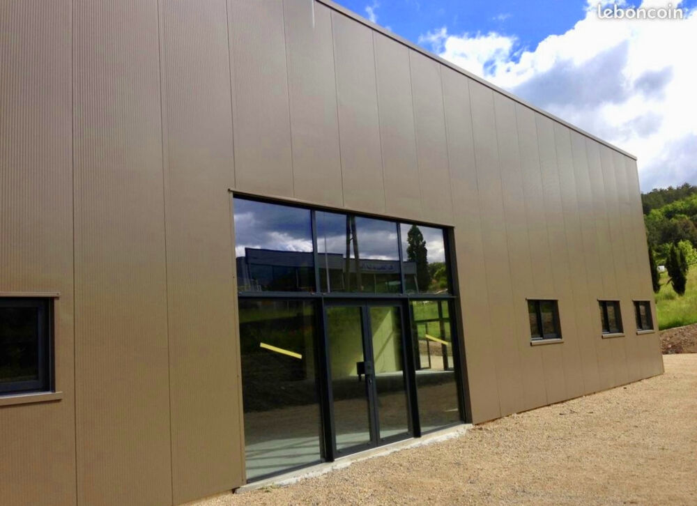 LOCAL COMMERCIAL 420 m2 proche Regourd