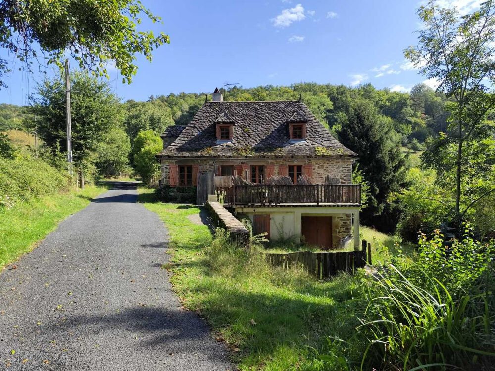 CHARMANT ENSEMBLE EN PIERRE A LA CAMPAGNE