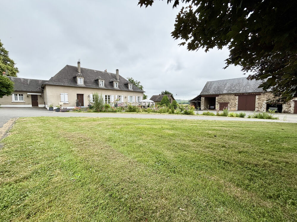 Bel ensemble immobilier situé à 2 minutes de pompadour, avec dépendances, grange, four à pain et pêcherie