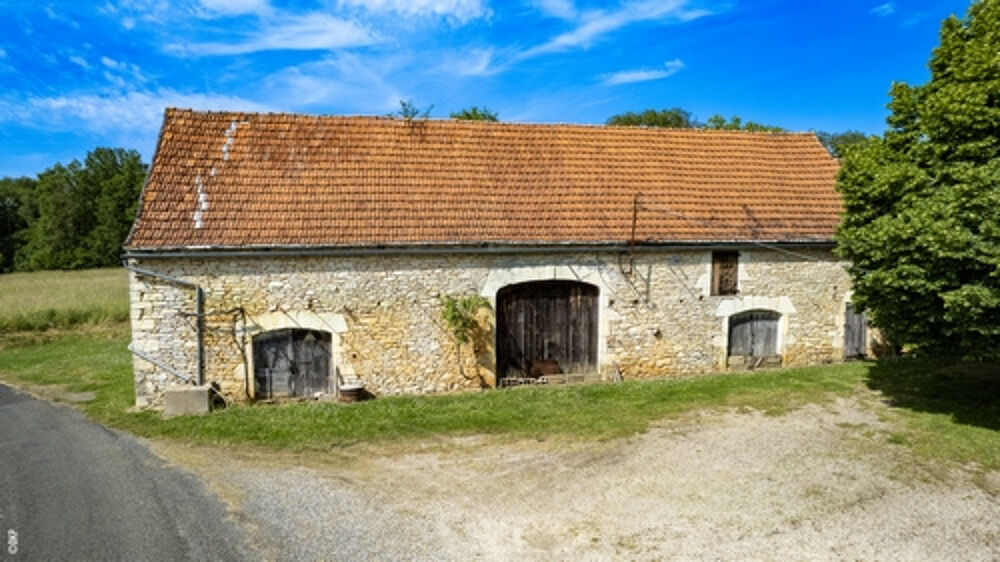 Vente Ferme ENSEMBLE IMMOBILIER   MAISON D HABITATION EN PIERRES, GRANGES, HANGARS, ETABLES, FOUR A PAIN....sur 3ha748 Concores