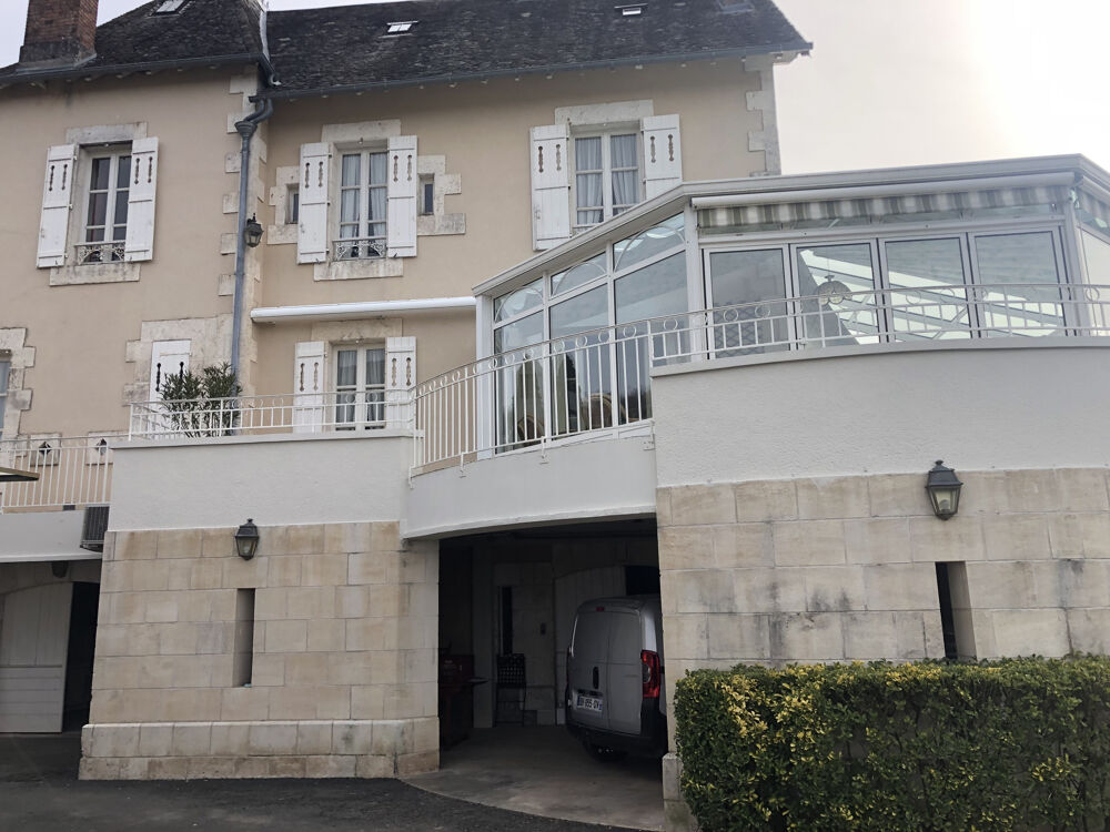 MAISON EN PIERRES BLANCHES 8 Pièces