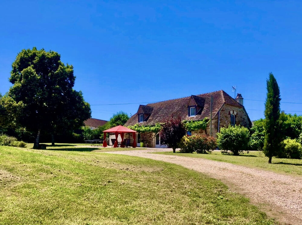 Propriété d'exception entre Padirac et Rocamadour 32 hectares, 2 maisons habitables immédiatement,
