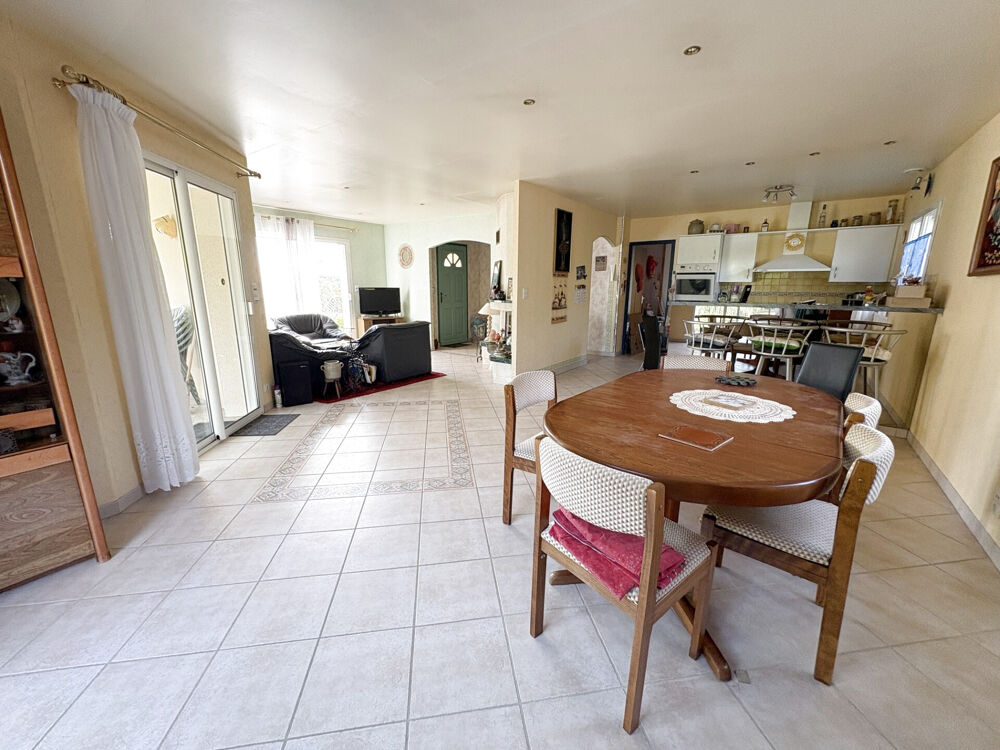 JOLIE MAISON DE PLAIN PIED ENVIRONNEMENT TRES AGREABLE
