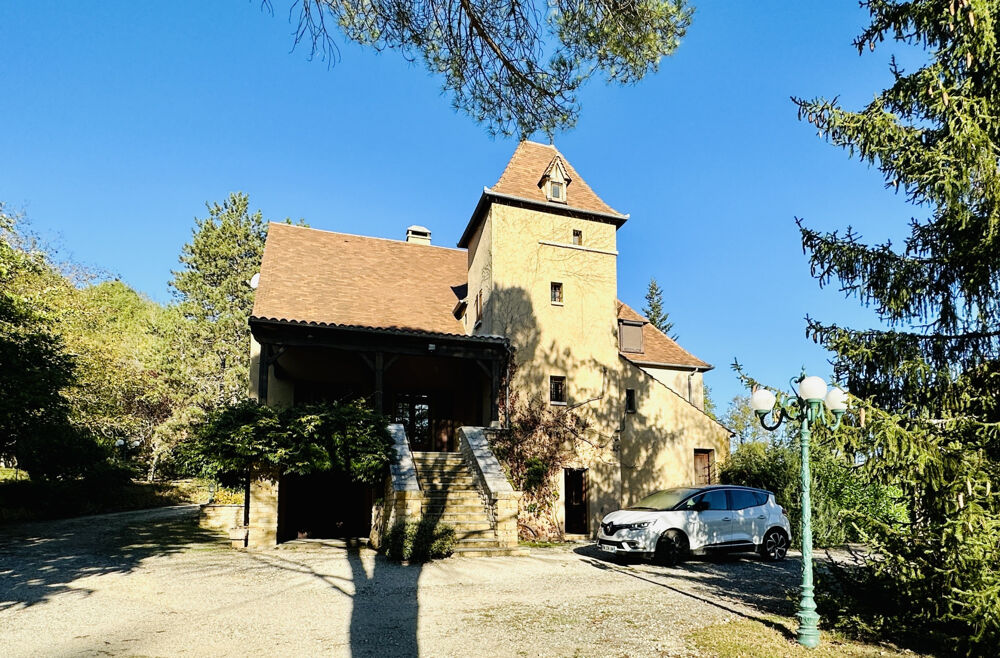 Un charmant ensemble immobilier à Concores :Vaste maison à pigeonnier, 5 chambres et une seconde bâtisse