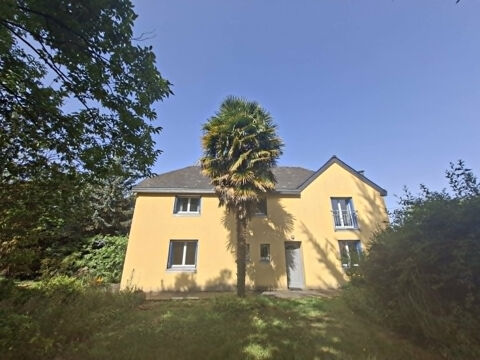   Ensembles de 2 Maisons sur propriété de 4730m2 + 12760 m2 de terrain en face( Concoret) dont un verger. Propriété/château - 9 pièce(s) - 215 m²