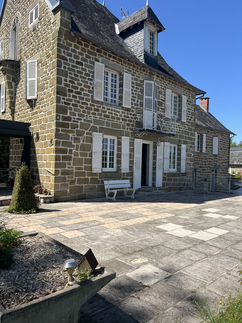 Maison de caractère en pierre - 10 pièces -310m2 - Terrain 5000 m2