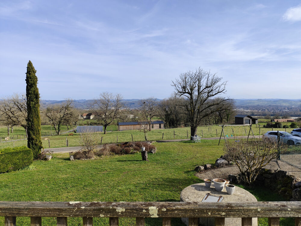 BEL ENSEMBLE EN PIERRE AVEC VUE PANORAMIQUE