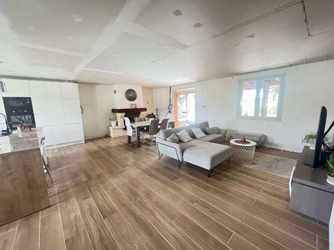   GRANDE MAISON FAMILIALE 4 CHAMBRES, DRESSING,GRANDS ESPACES, EXTENSION AMENAGEABLE, 12000 M2 DE TERRAIN; Maison - 7 pi�ce(s) - 180 m�