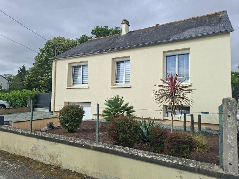 Maison rénovée sous-sol , 2 chambres terrain 741 m2