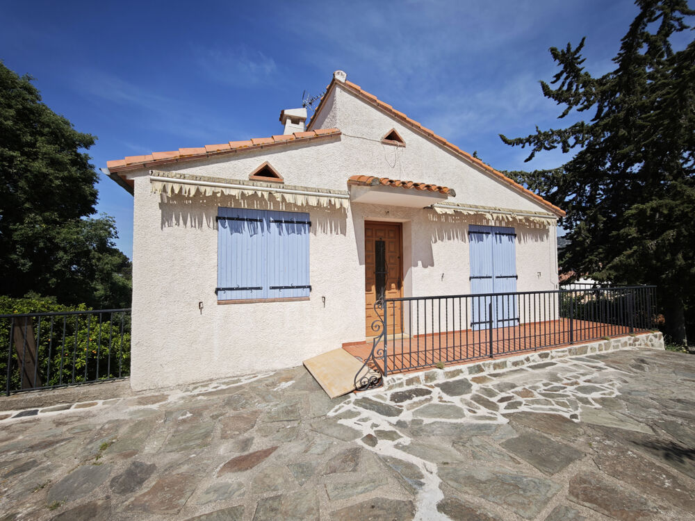 Belle situation pour cette propriété de 3 niveaux de 73m2 chacun posée sur terrain constructible de 1513m2!