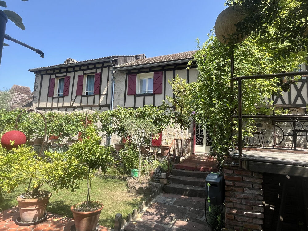 En plein coeur de Beaulieu-sur-Dordogne, nous vous propo....