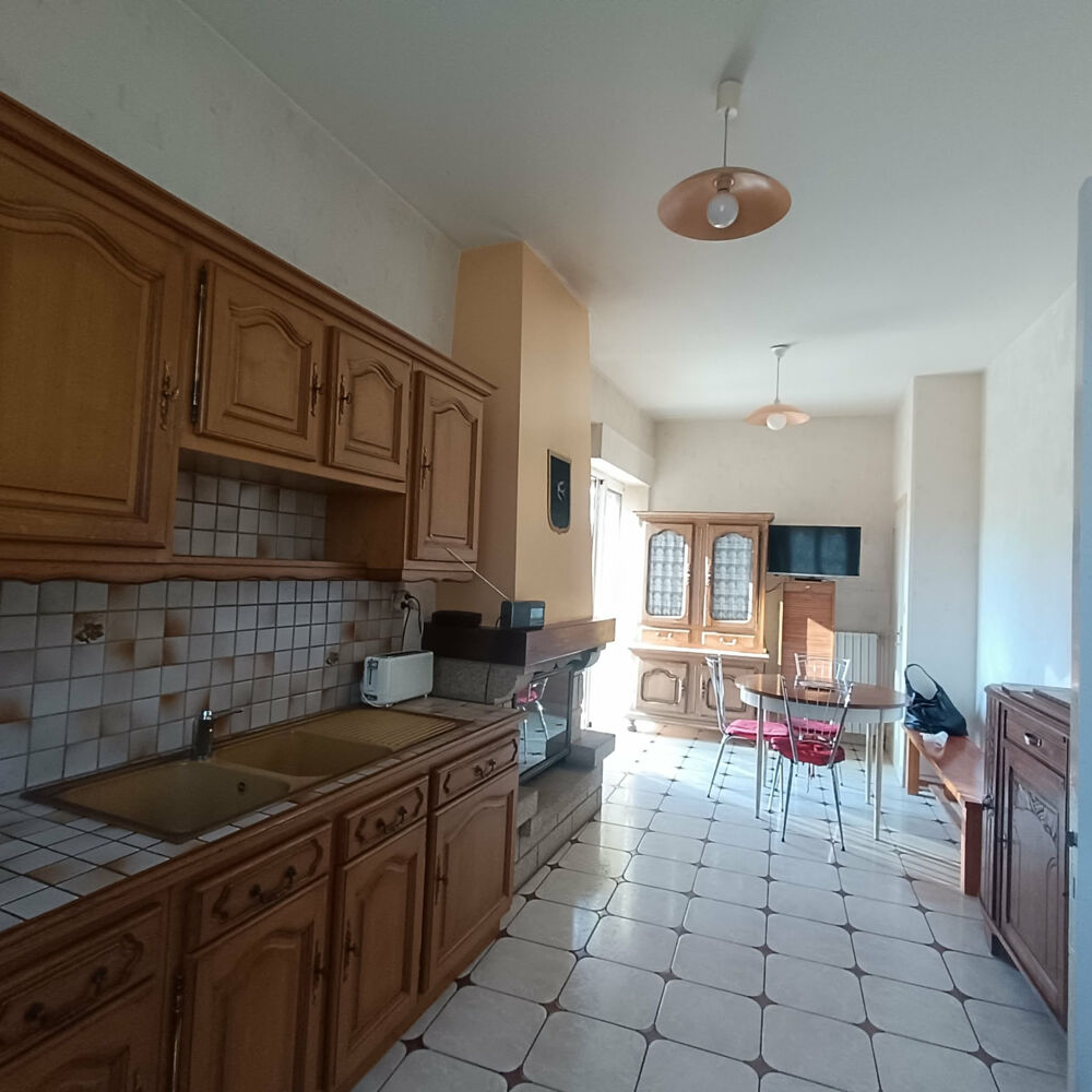 Maison en pierre, 3 chambres , jardin clos 1000 m2, garage, Bourg de Mauron