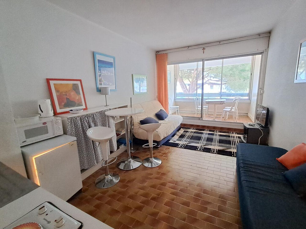 Studio cabine avec ascenseur et piscine.